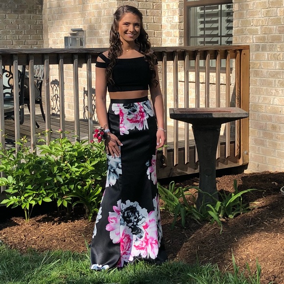 PROM DRESS - Picture 1 of 4